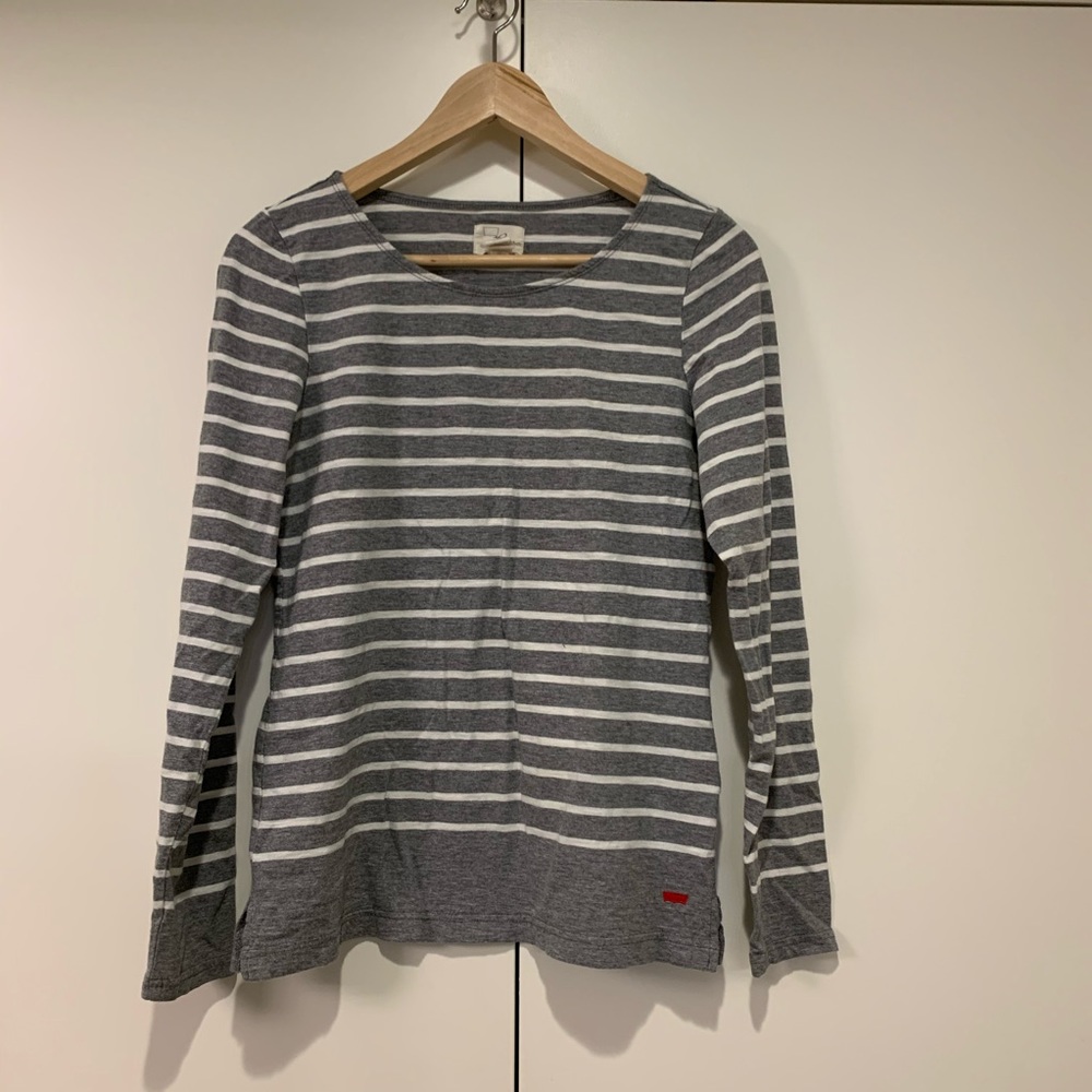 🤩brand new🤩Levi’s long sleeves stripe top